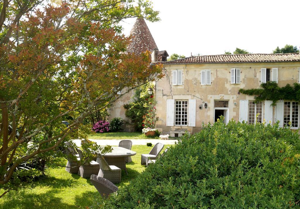 Chateau De Puyrigaud Bed and Breakfast Léoville Eksteriør billede