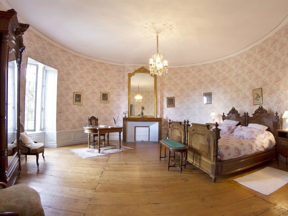 Chateau De Puyrigaud Bed and Breakfast Léoville Eksteriør billede
